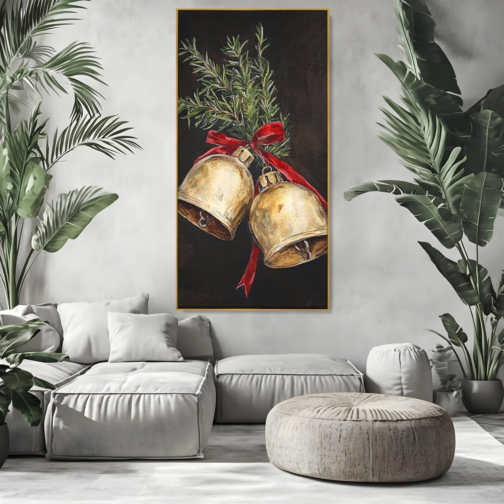 Tablou canvas cu tablou canvas cu clopotei de craciun, in rama de aluminiu auriu, pe perete intr-un living